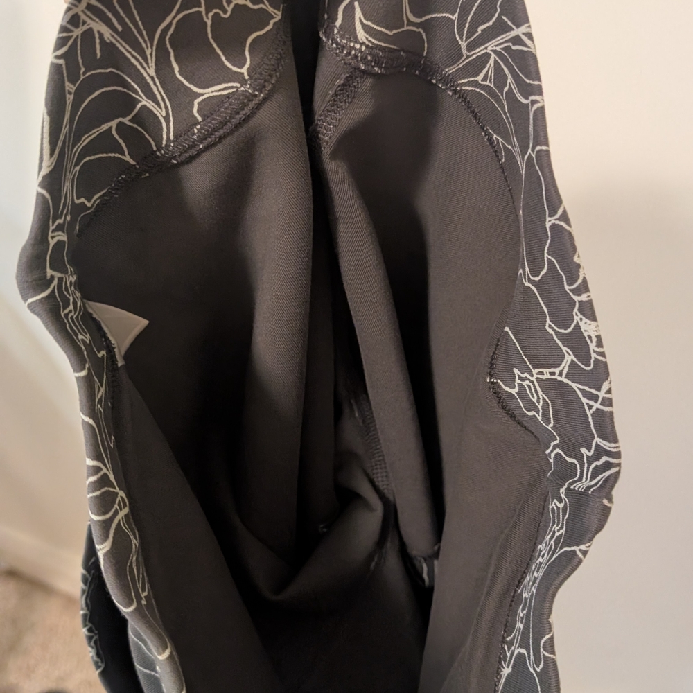 Duluth Trading Company Noga Gray and White Floral Skort Size XS - Picture 12 of 12